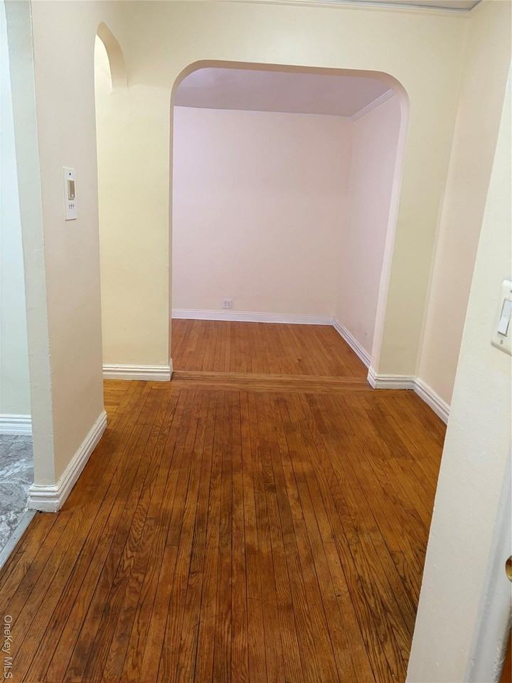 3006 29th St Apt 2r - Photo 5 of 12