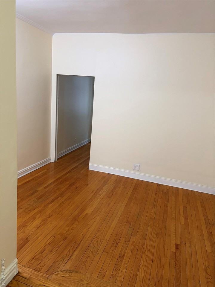 3006 29th St Apt 2r - Photo 6 of 12