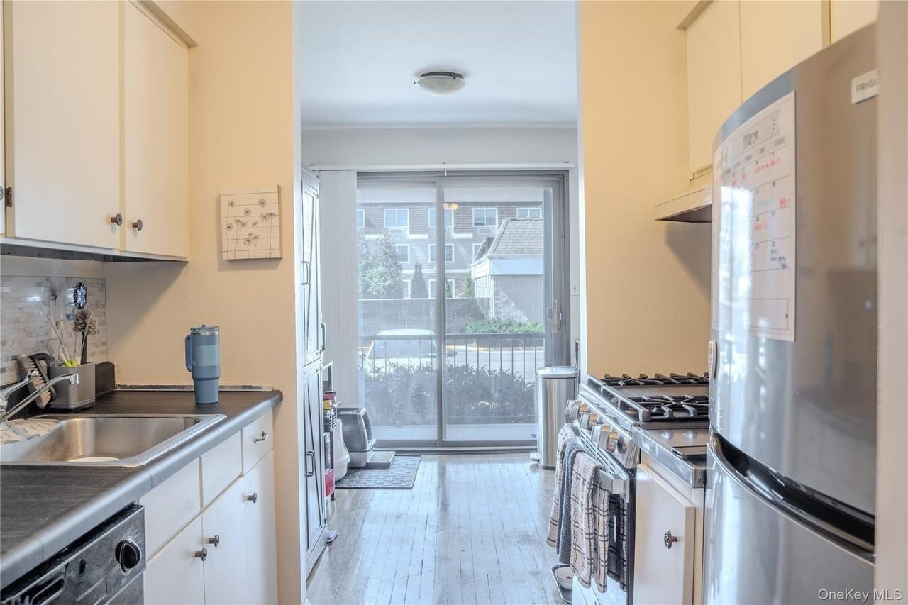 210 Fulton St Apt 1f - Photo 5 of 20