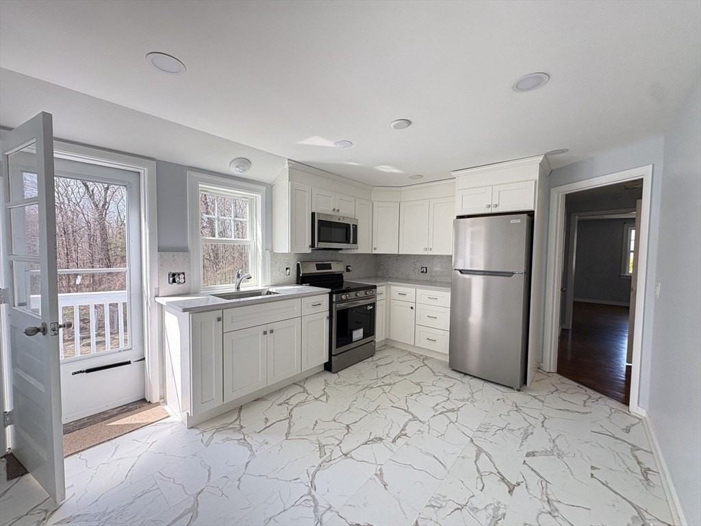 111 Holden St Unit B - Photo 4 of 23