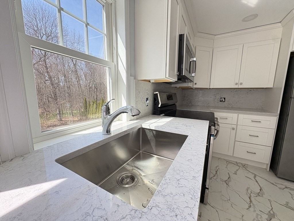 111 Holden St Unit B - Photo 5 of 23