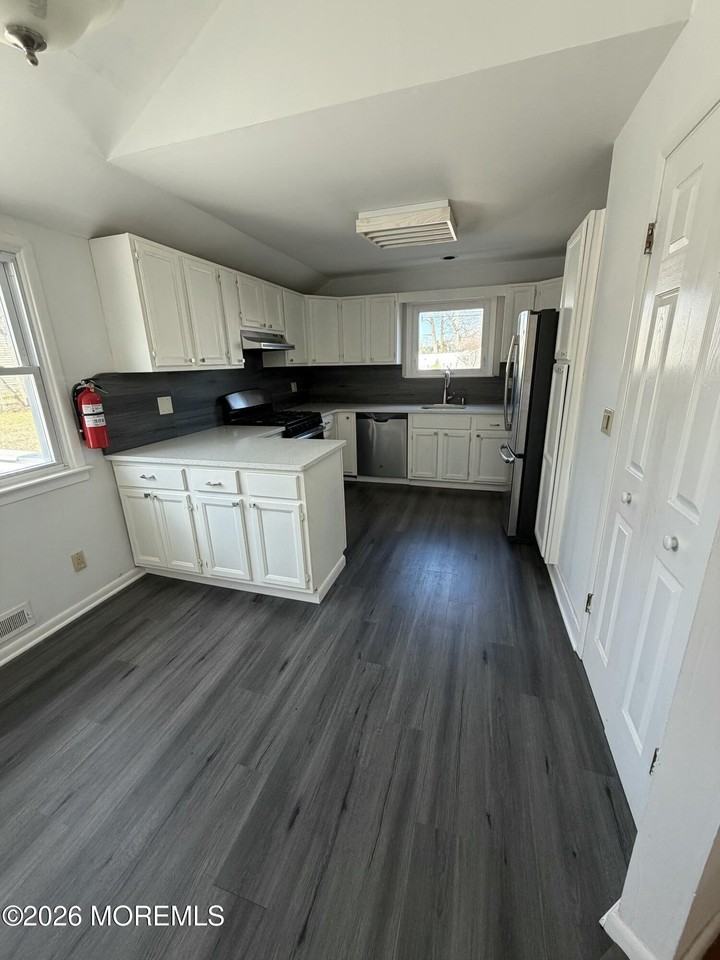 6 Barbara Ln - Photo 4 of 9