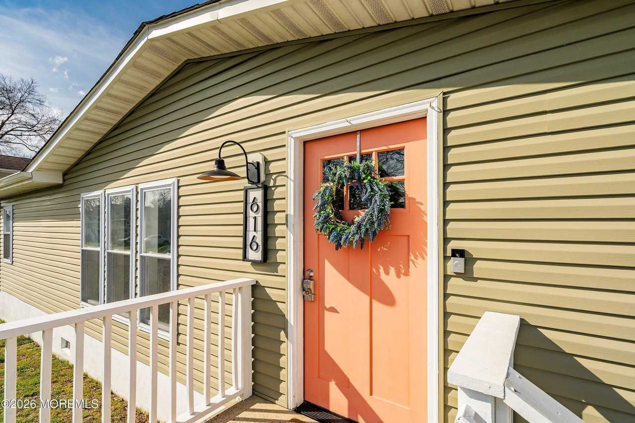 616 Newport Ave - Photo 3 of 40