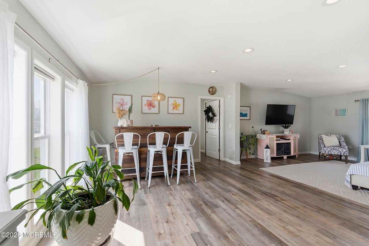 616 Newport Ave - Photo 4 of 40