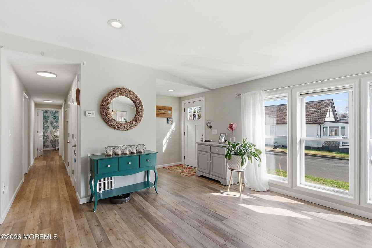 616 Newport Ave - Photo 5 of 40