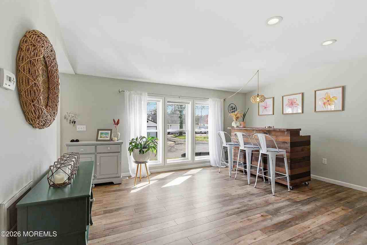 616 Newport Ave - Photo 6 of 40