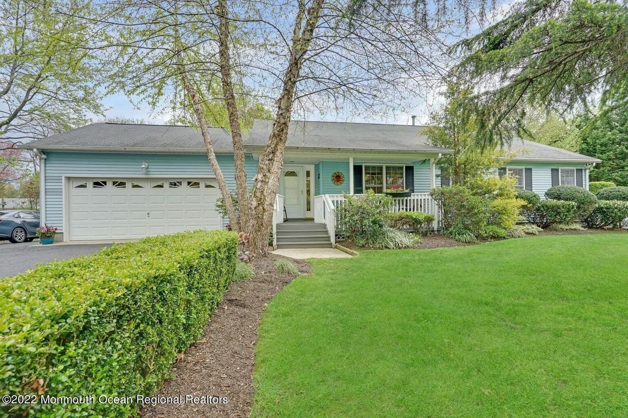 2060 New Bedford Rd - Photo 2 of 39