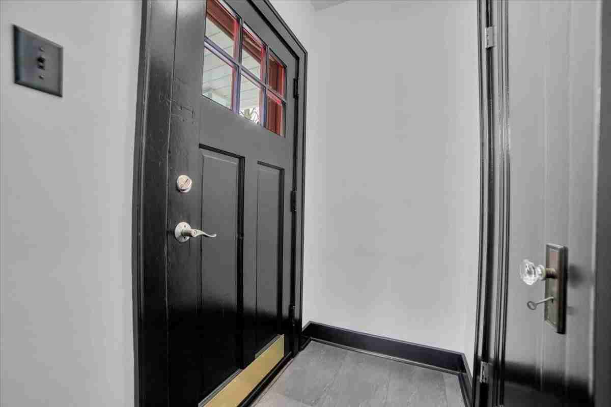 4941 Montgomery Ave - Photo 4 of 45