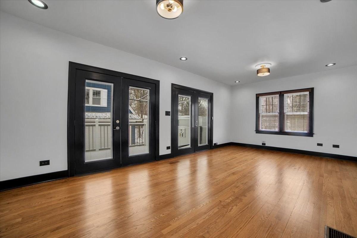 4941 Montgomery Ave - Photo 7 of 45