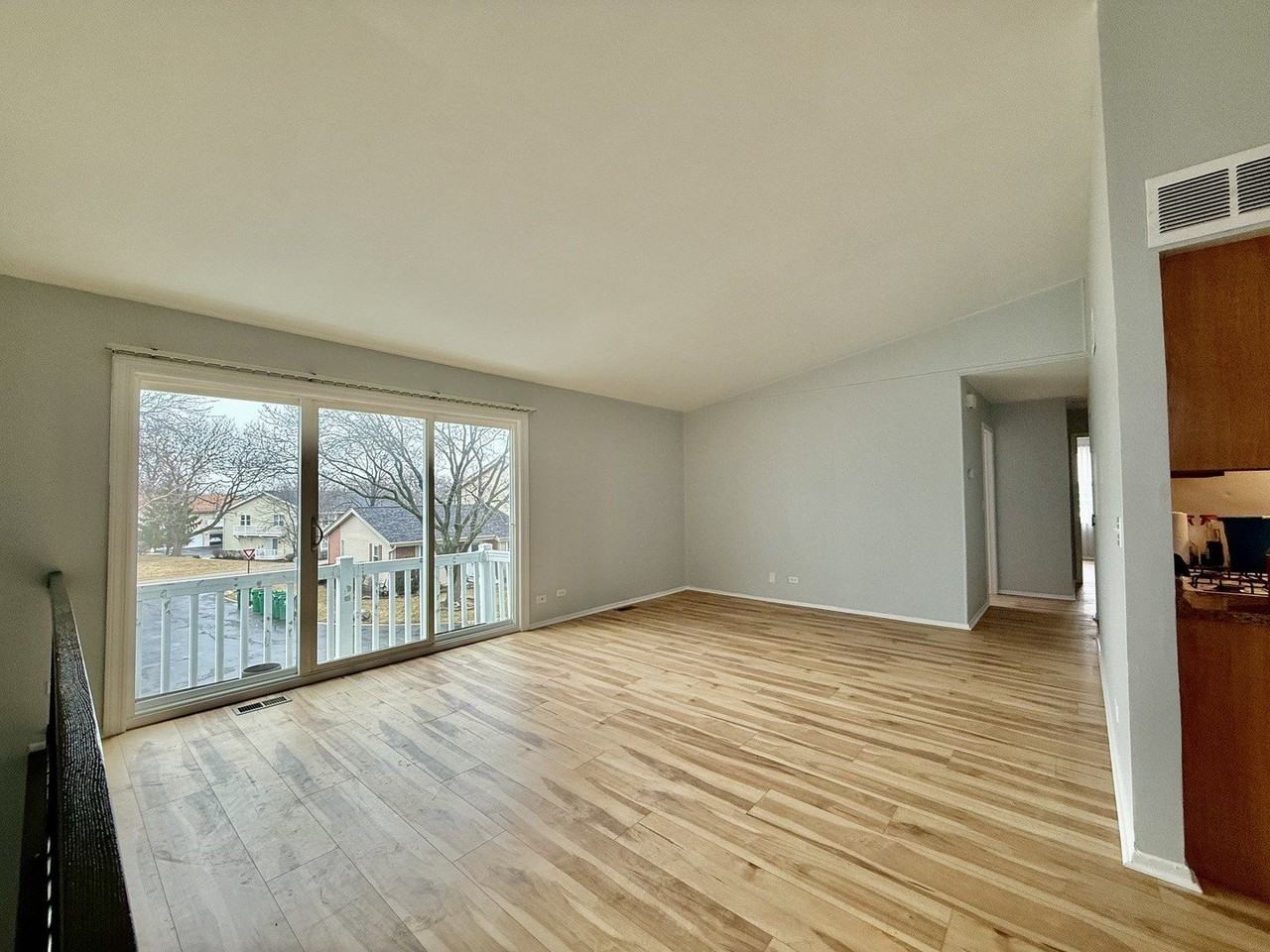 330 Hampton Ct #D - Photo 5 of 14