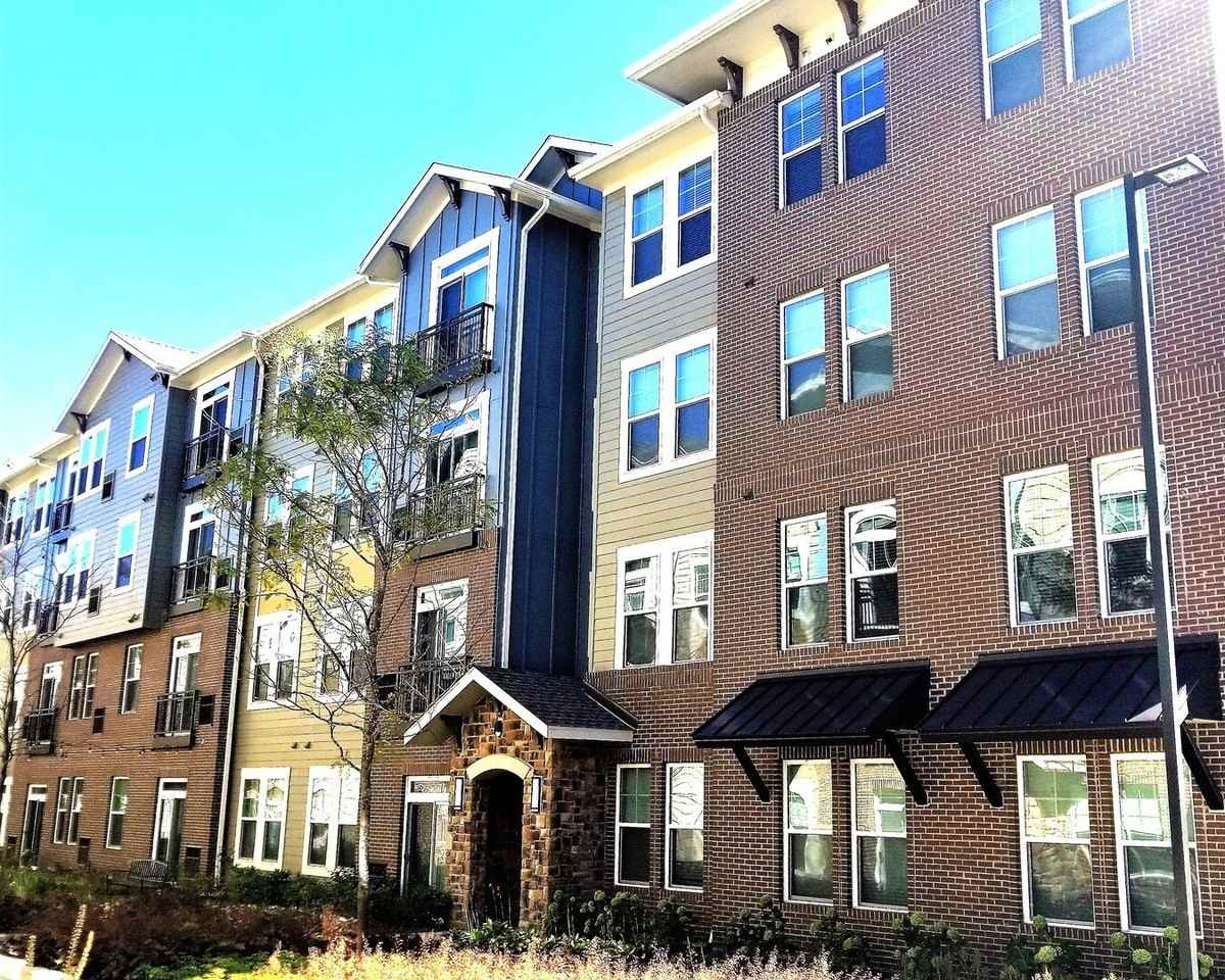 690 E Algonquin Rd #3306