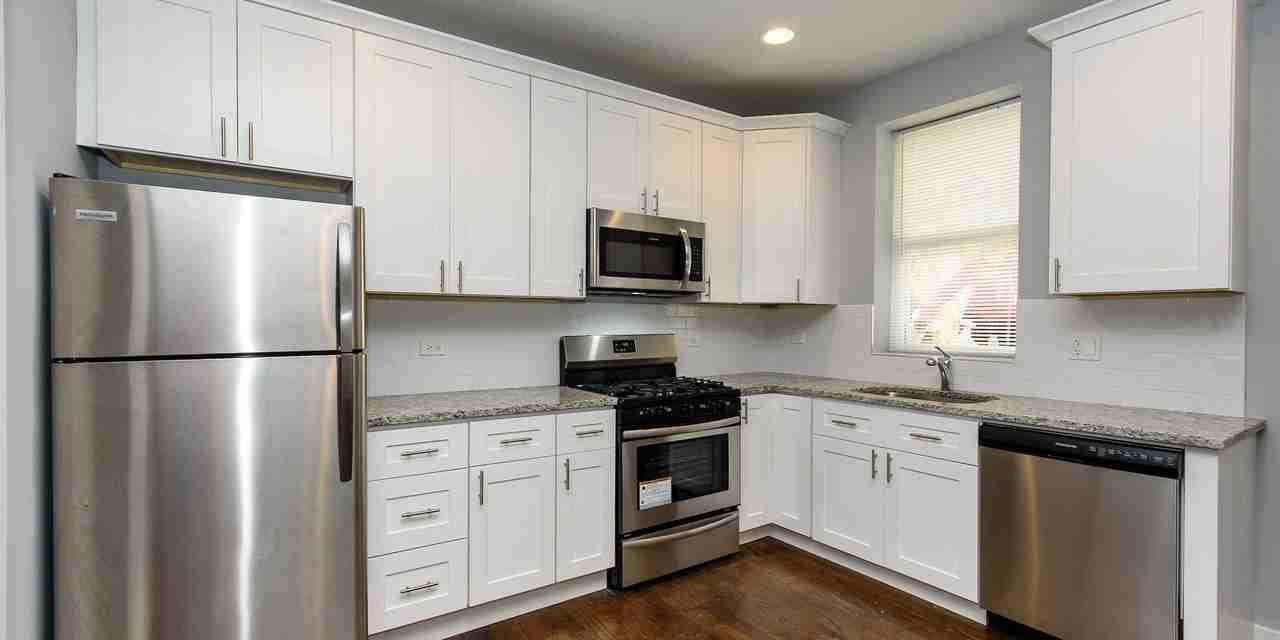 2163 N Bell Ave Apt Ch1 - Photo 3 of 13