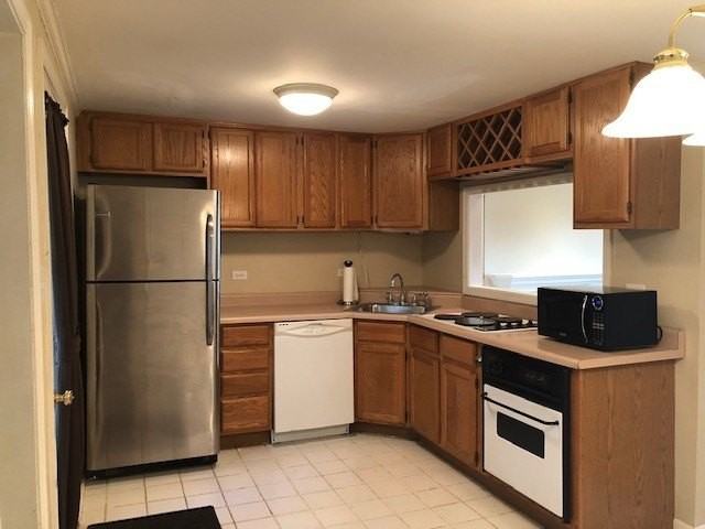 133 N Woodlawn St - Photo 4 of 12