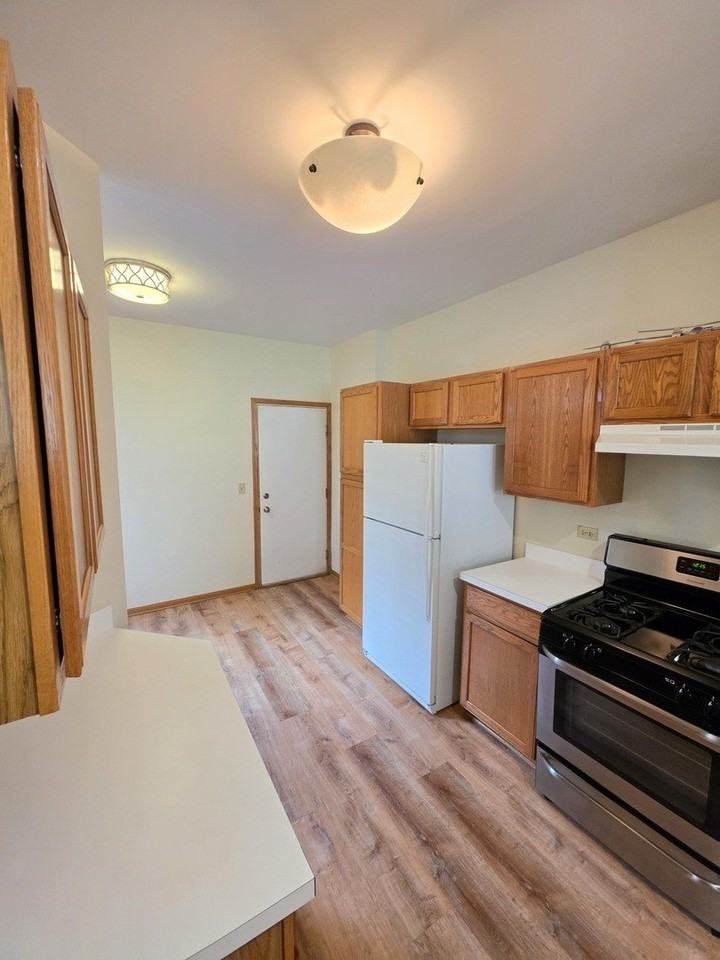 10 Waverly Ct - Photo 3 of 20