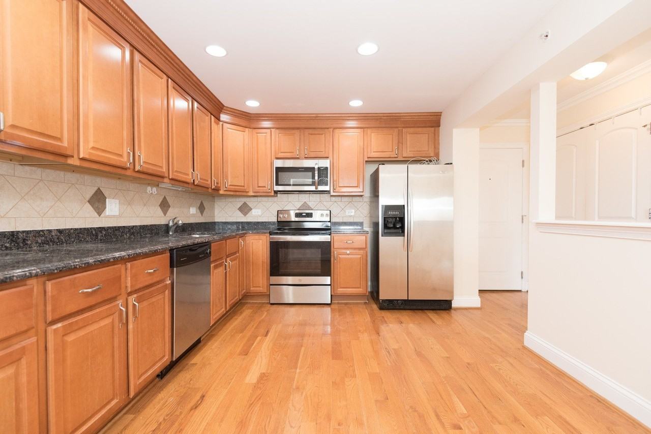 2206 S Goebbert Rd Apt 404 - Photo 4 of 19