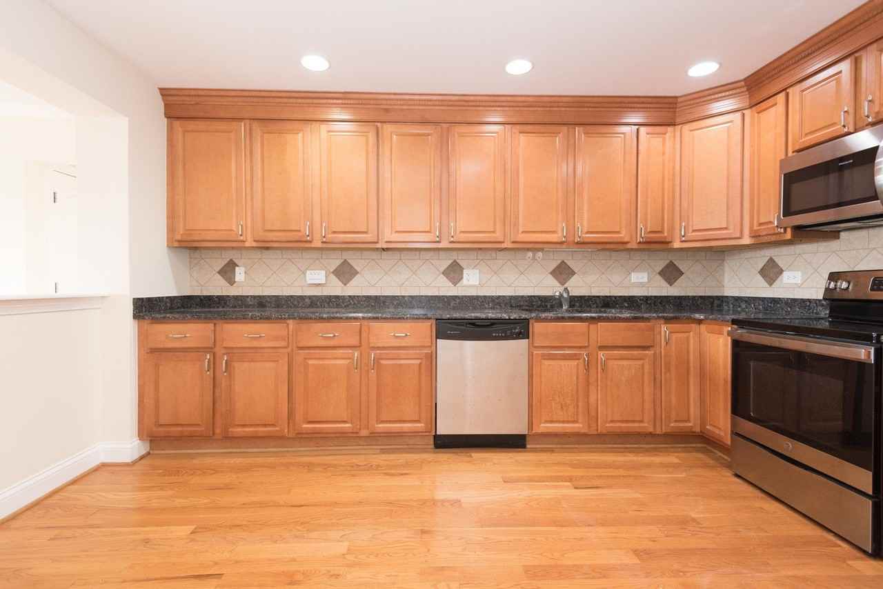 2206 S Goebbert Rd Apt 404 - Photo 5 of 19