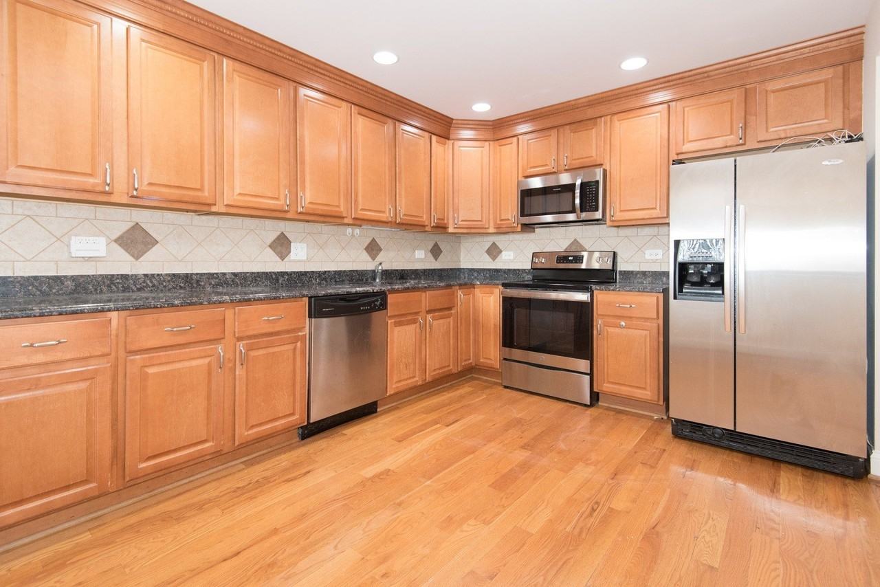 2206 S Goebbert Rd Apt 404 - Photo 6 of 19