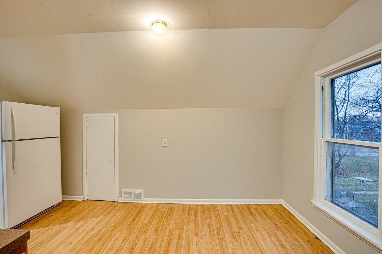 735 Sexton St Apt 2 - Photo 5 of 18