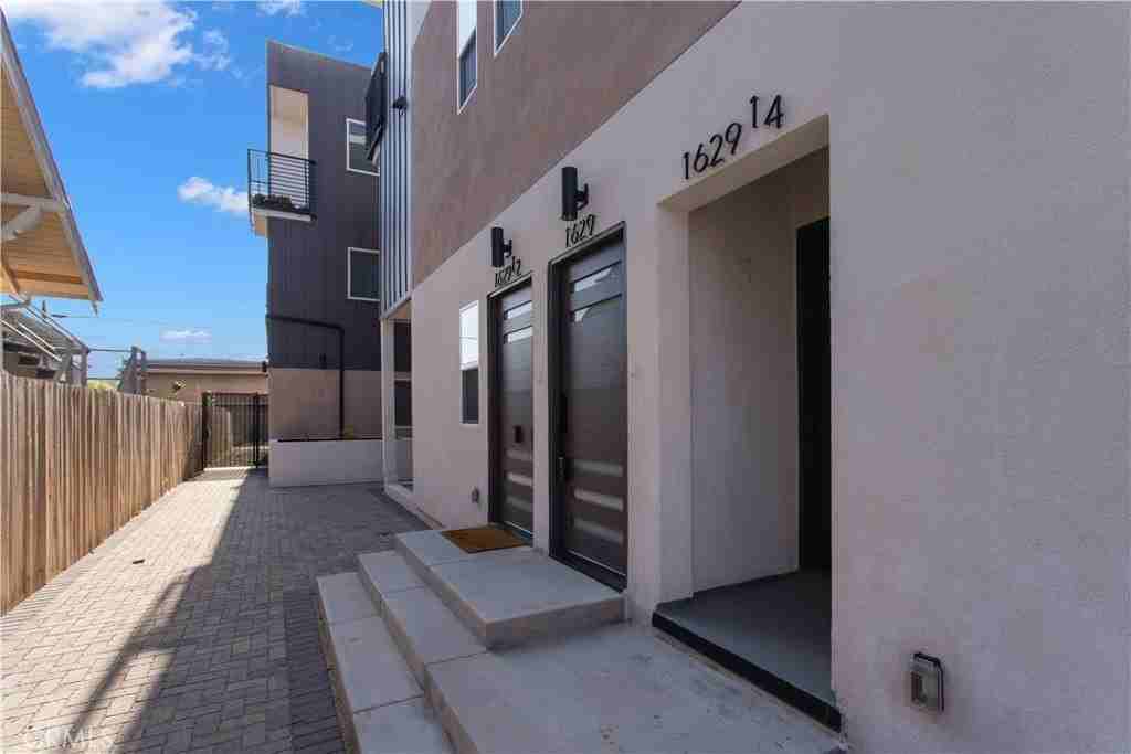 1631 S New Hampshire Ave #A - Photo 6 of 31