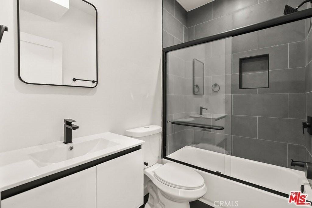 1631 S New Hampshire Ave #A - Photo 7 of 31