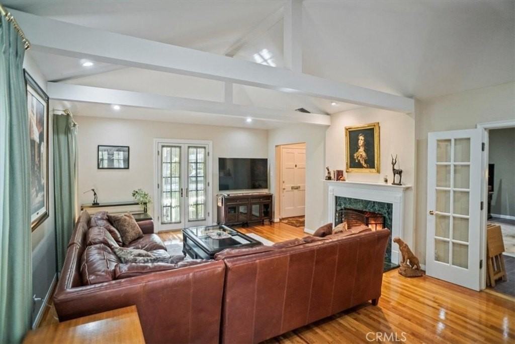 10419 Bloomfield St - Photo 2 of 22