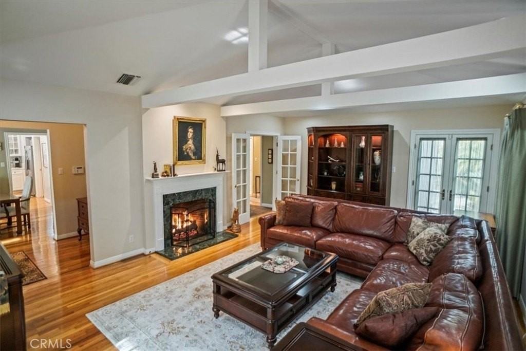 10419 Bloomfield St - Photo 3 of 22