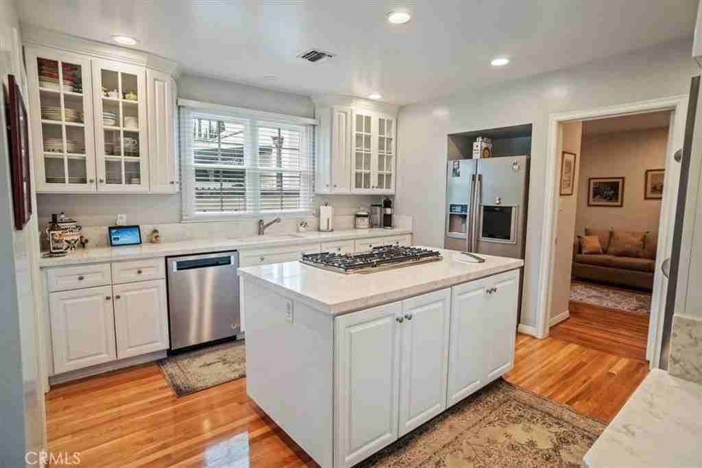 10419 Bloomfield St - Photo 5 of 22