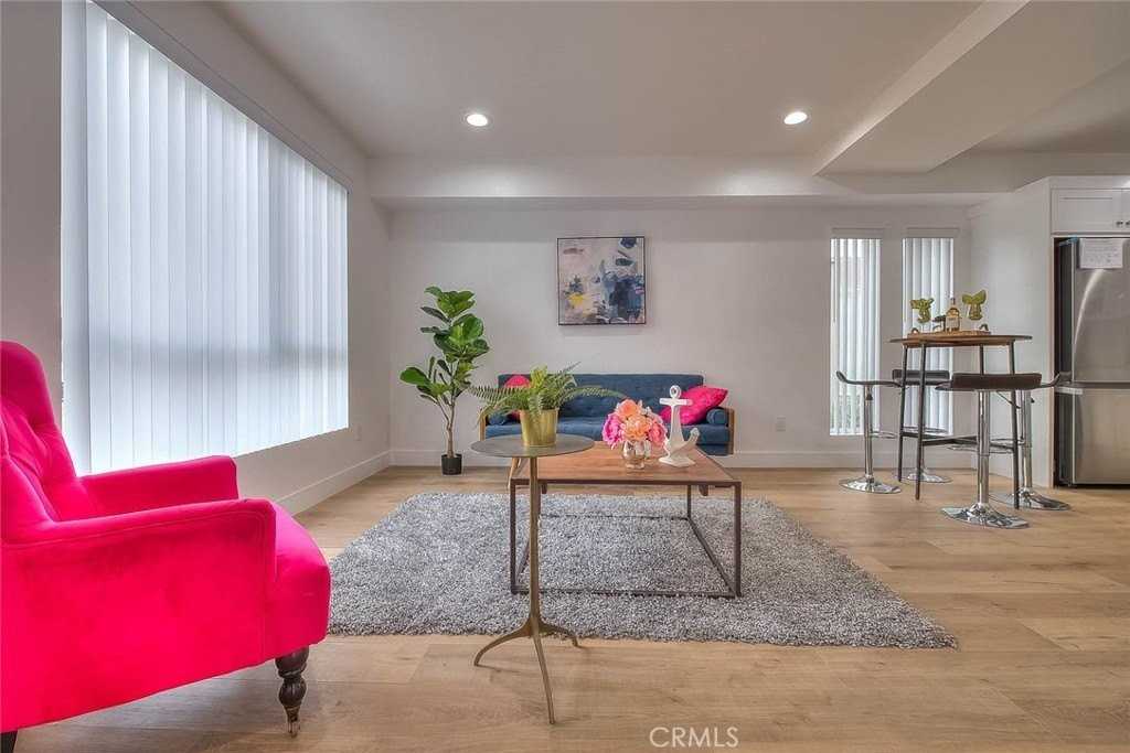 11728 Hamlin St #1-2 - Photo 4 of 25