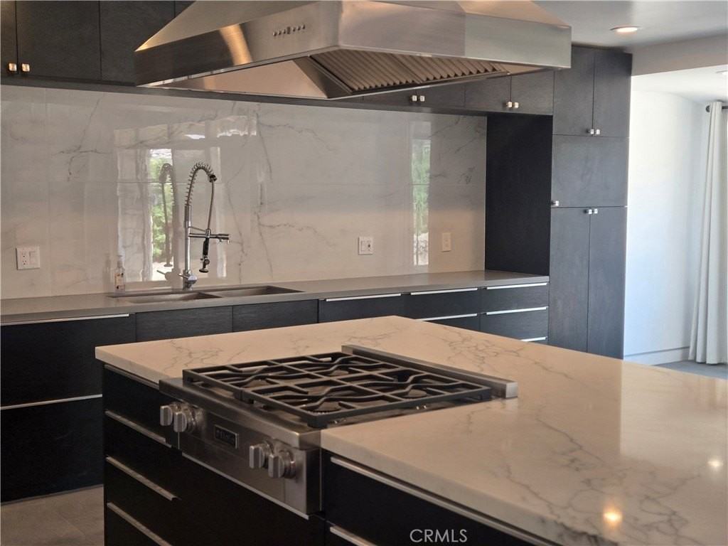 1214 Mulberry Ln - Photo 3 of 15