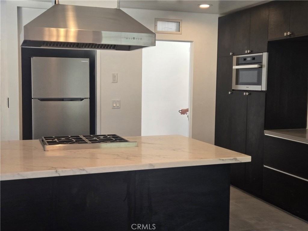 1214 Mulberry Ln - Photo 4 of 15