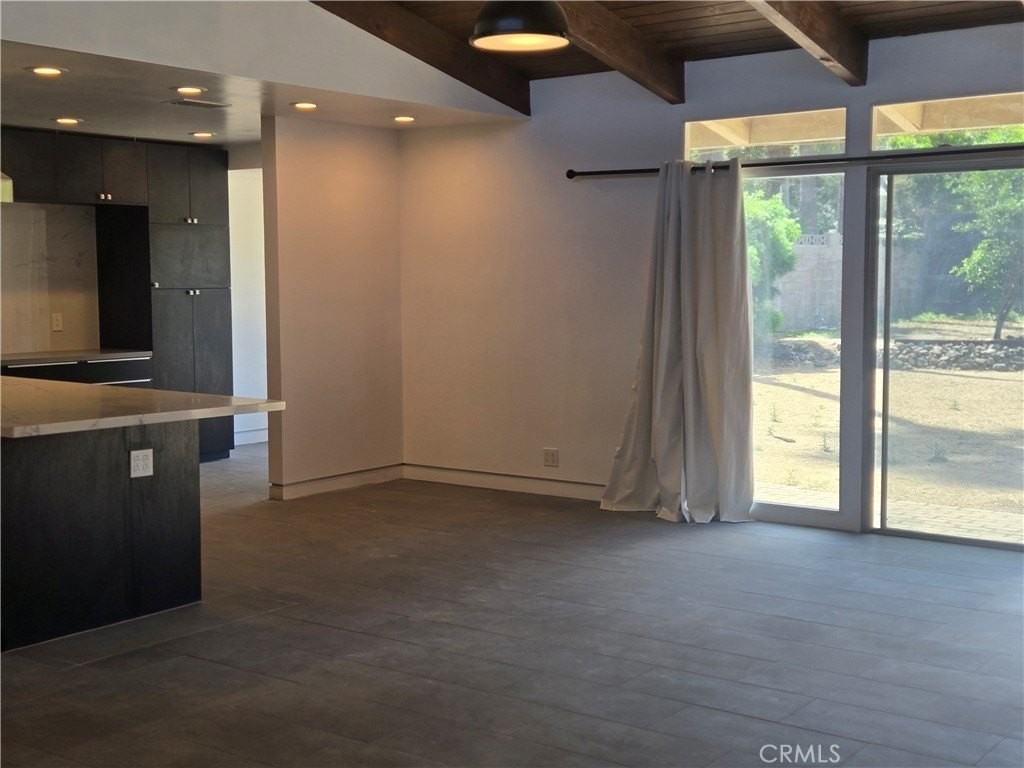 1214 Mulberry Ln - Photo 5 of 15