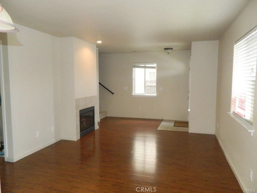 1093 Belridge St - Photo 2 of 19