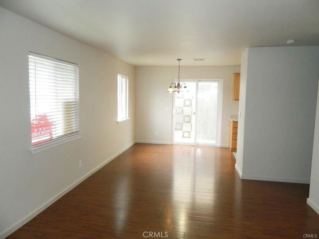 1093 Belridge St - Photo 3 of 19