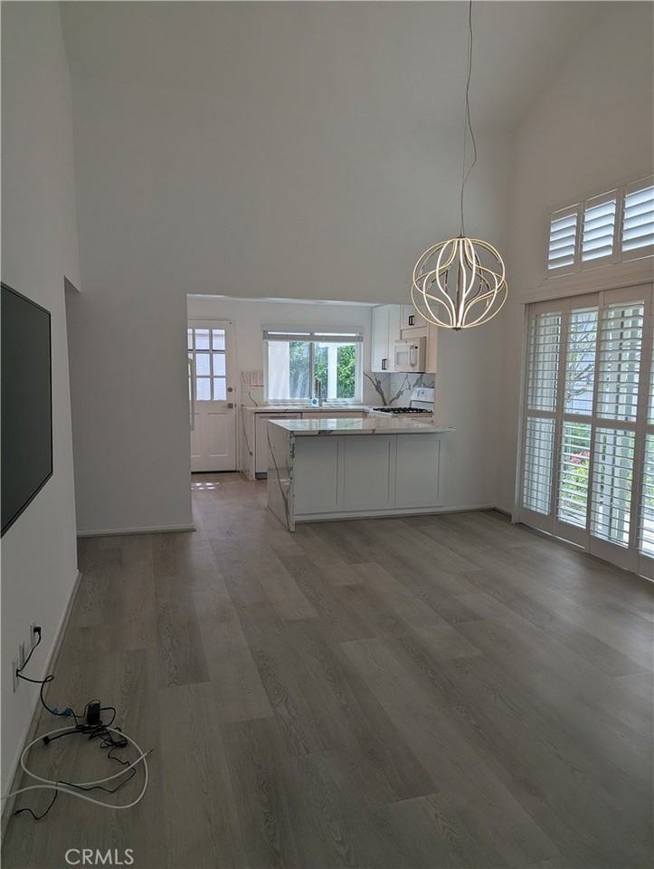 8 Sweet Rain - Photo 3 of 15