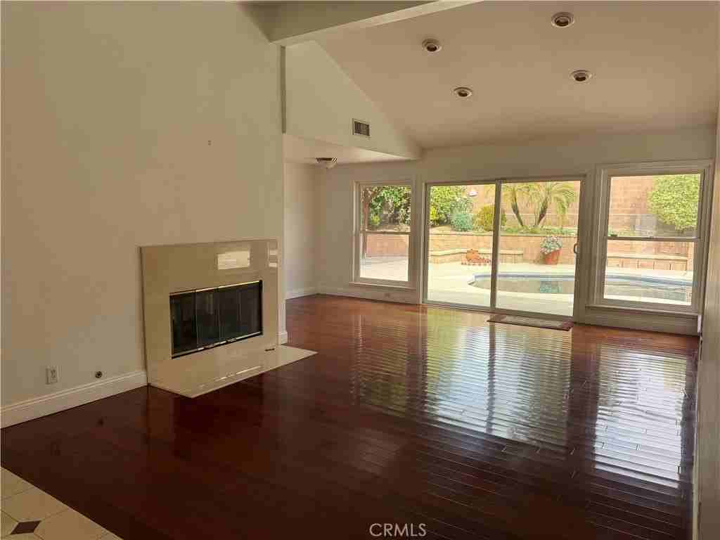 10116 Viking Ave - Photo 2 of 9