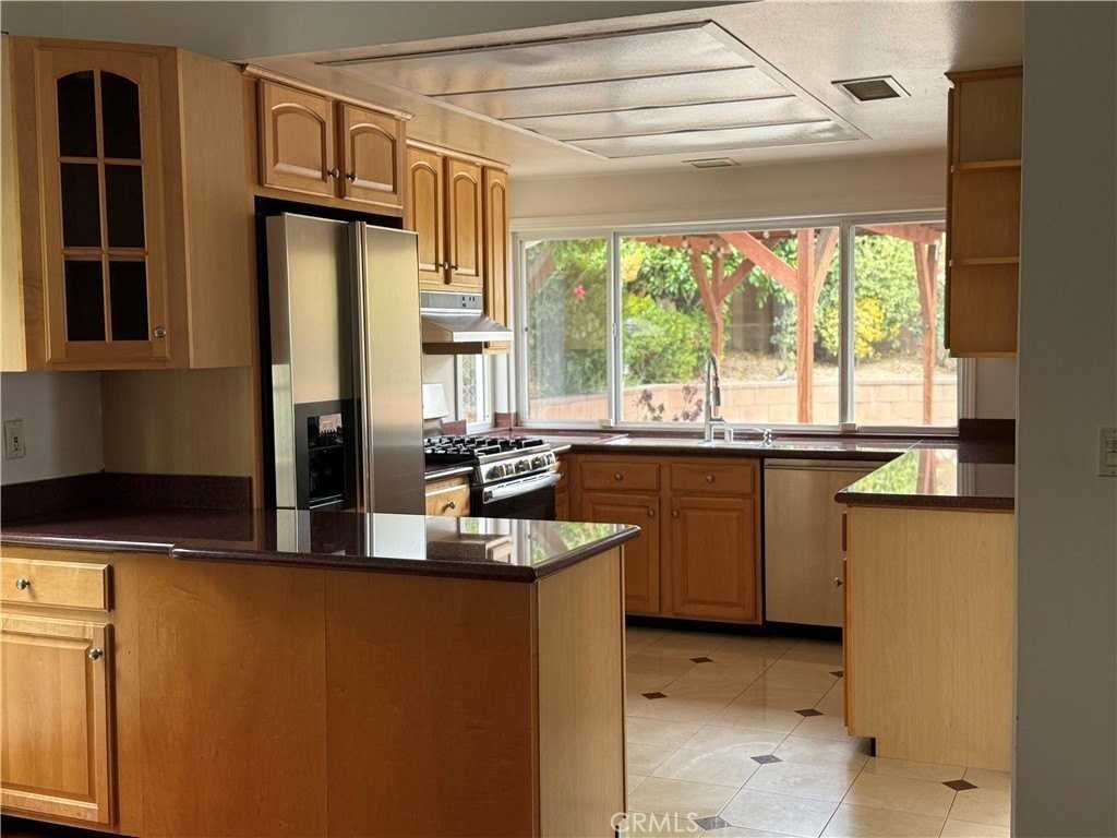 10116 Viking Ave - Photo 4 of 9