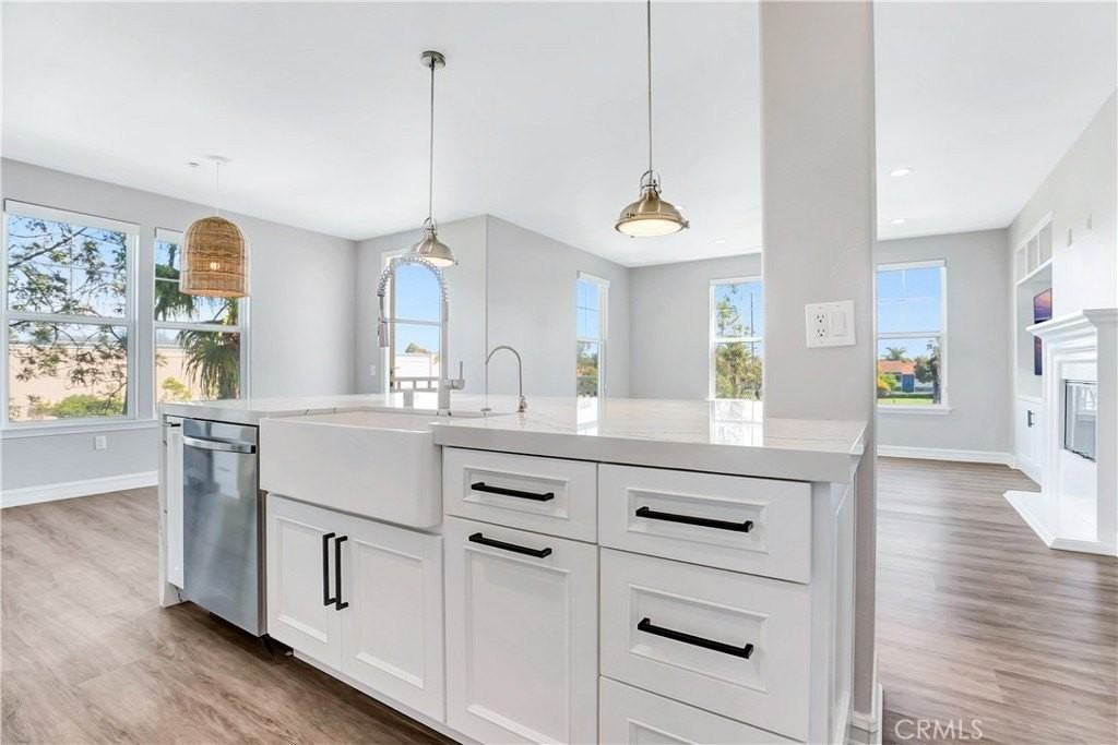 1431 Windshore Way - Photo 4 of 34