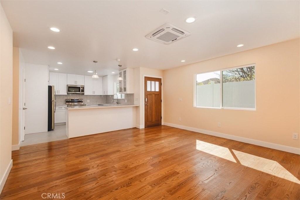 319 N Shelton St - Photo 3 of 21