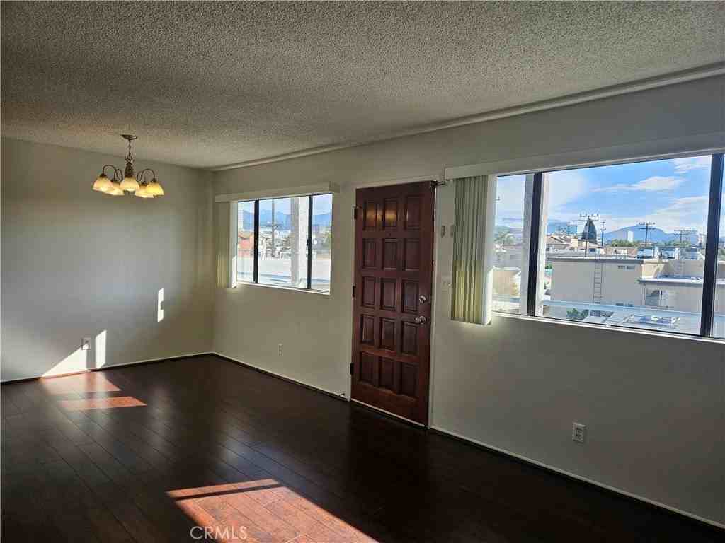 451 W Wilson Ave #6 - Photo 2 of 14