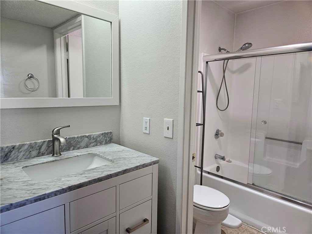 451 W Wilson Ave #6 - Photo 6 of 14