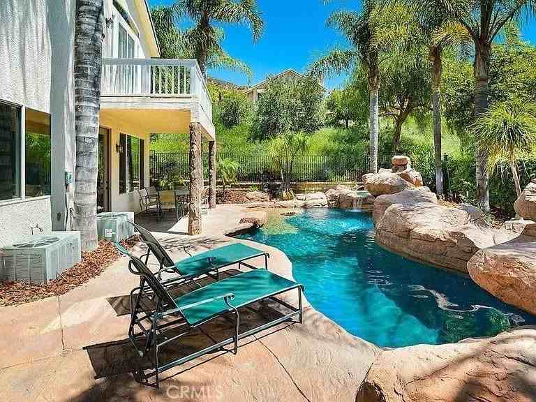 948 Ellesmere Way - Photo 3 of 36