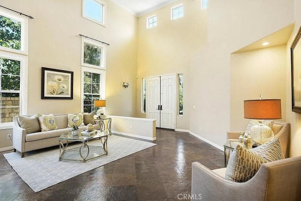 948 Ellesmere Way - Photo 6 of 36