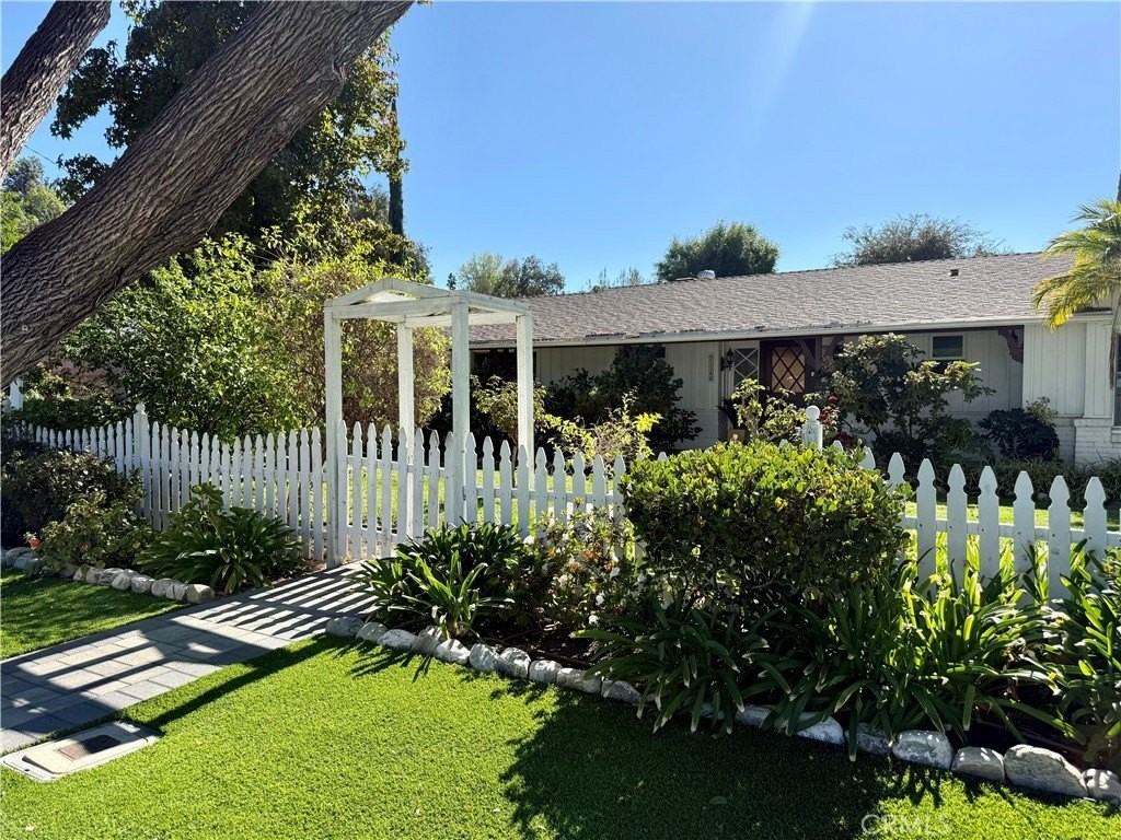 22346 Burbank Blvd - Photo 5 of 50