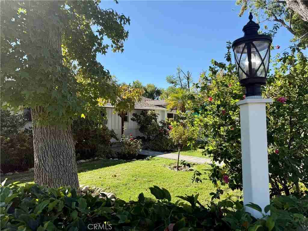 22346 Burbank Blvd - Photo 7 of 50