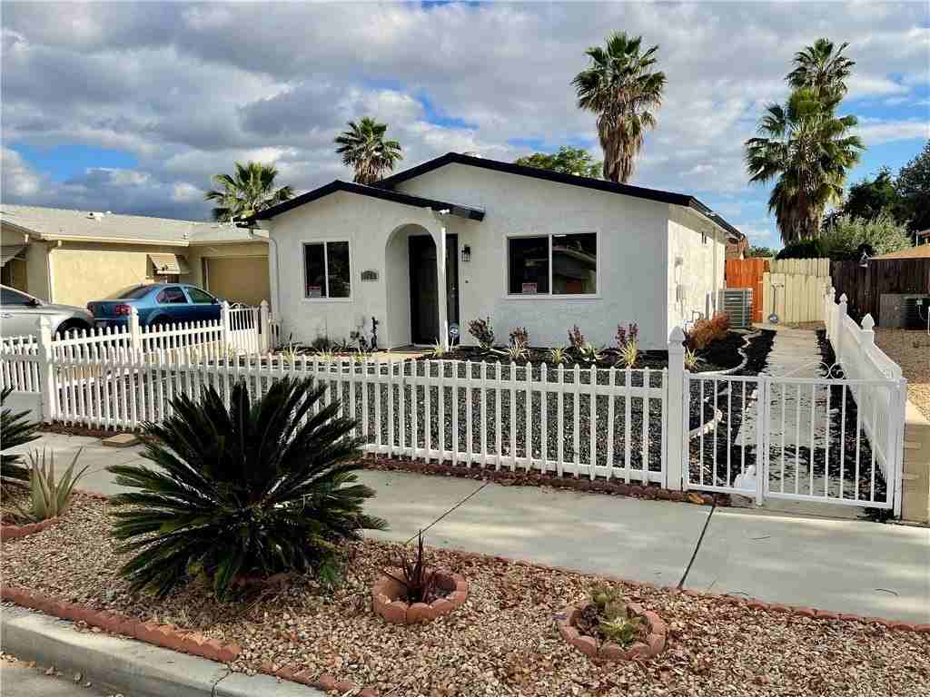 1887 Calle Amargosa - Photo 3 of 31