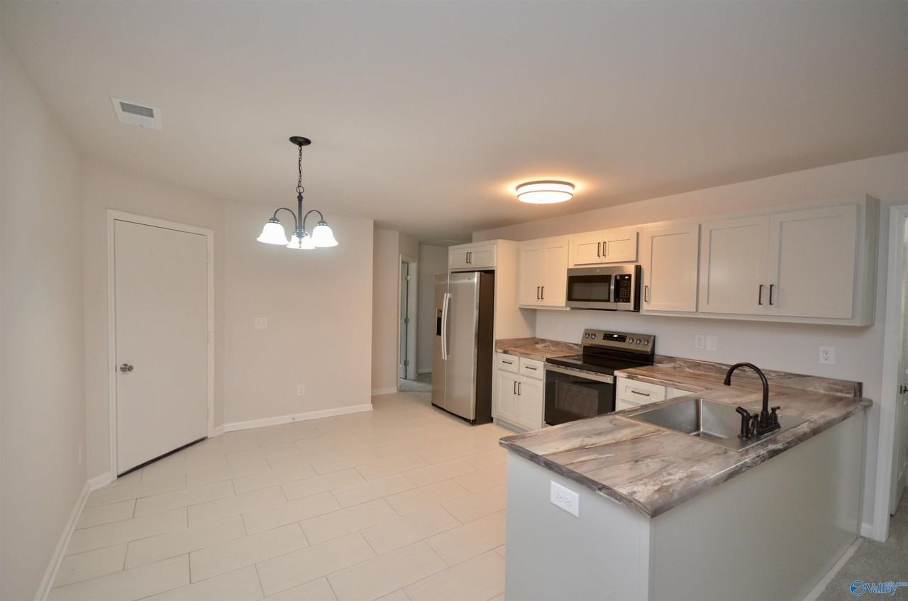 160 Swansea Ln - Photo 3 of 9