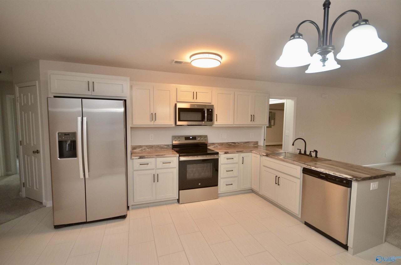 160 Swansea Ln - Photo 4 of 9