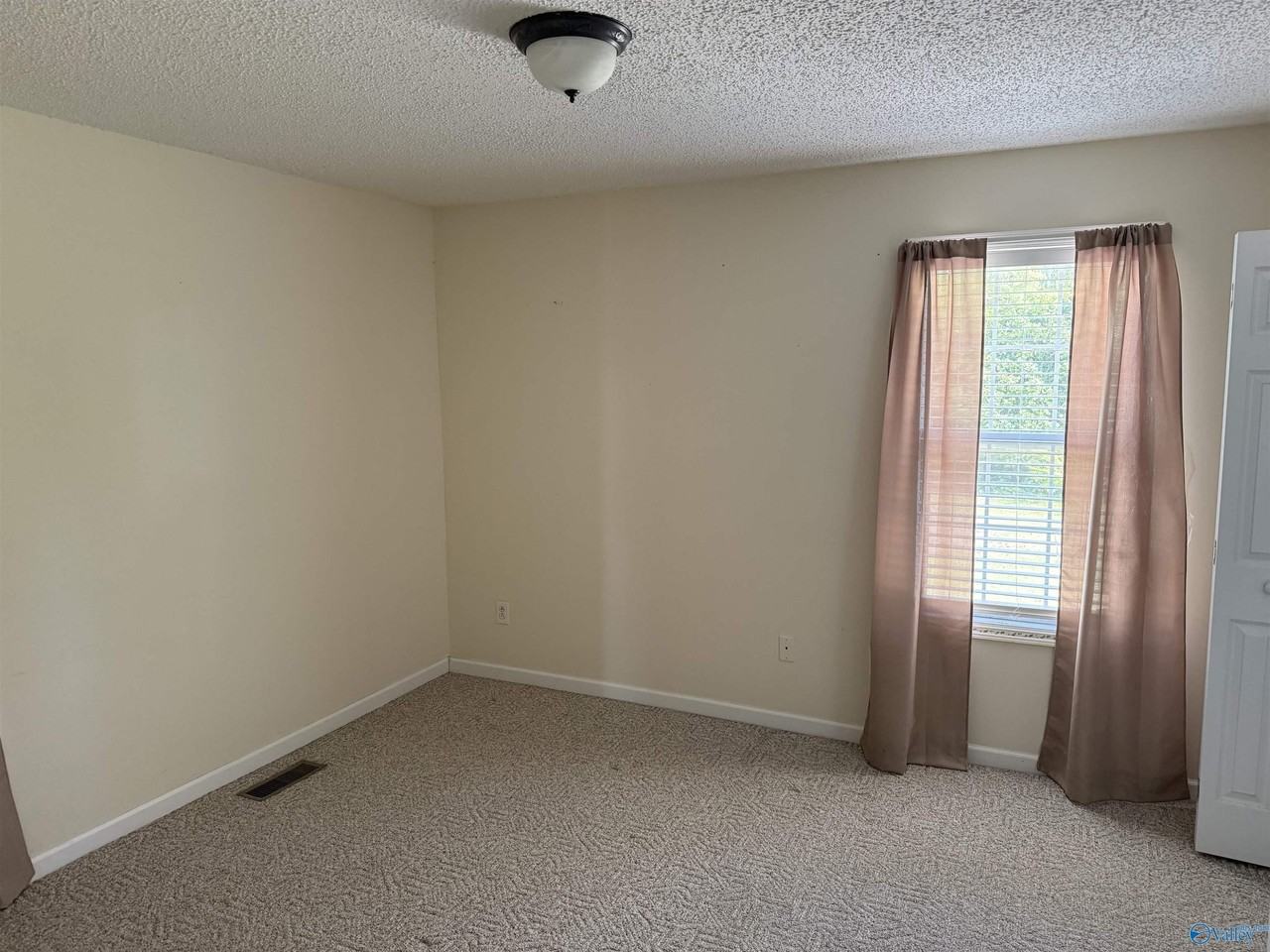 30401 Fort Hampton St - Photo 5 of 9