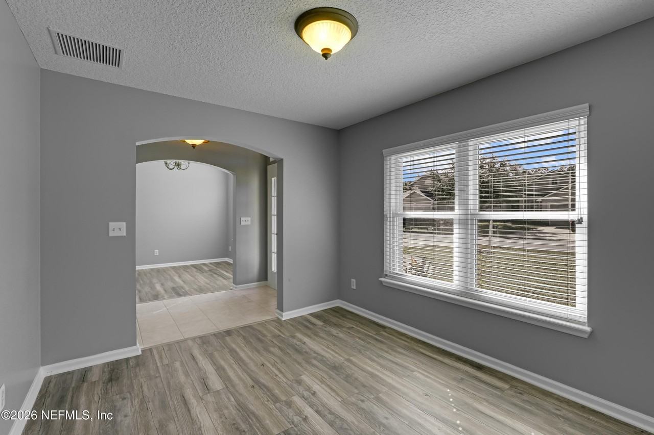 695 Sid Dr - Photo 4 of 49