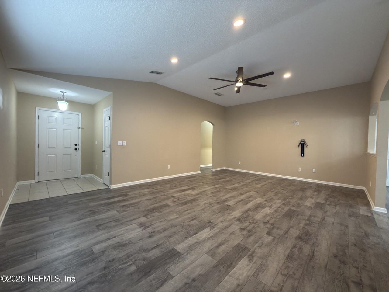 2472 Willowbend Dr - Photo 3 of 32